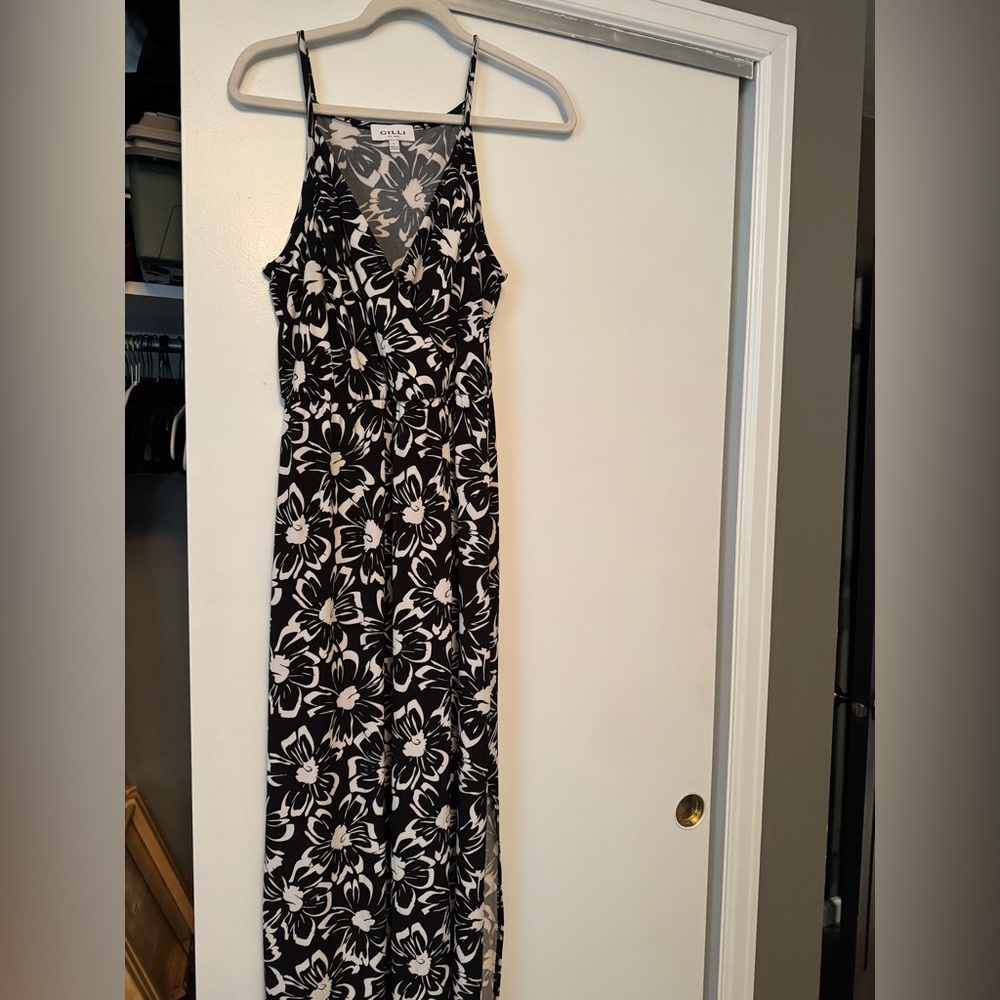 Gilli Black & White Sleeveless Maxi Sundress - Picture 2 of 4